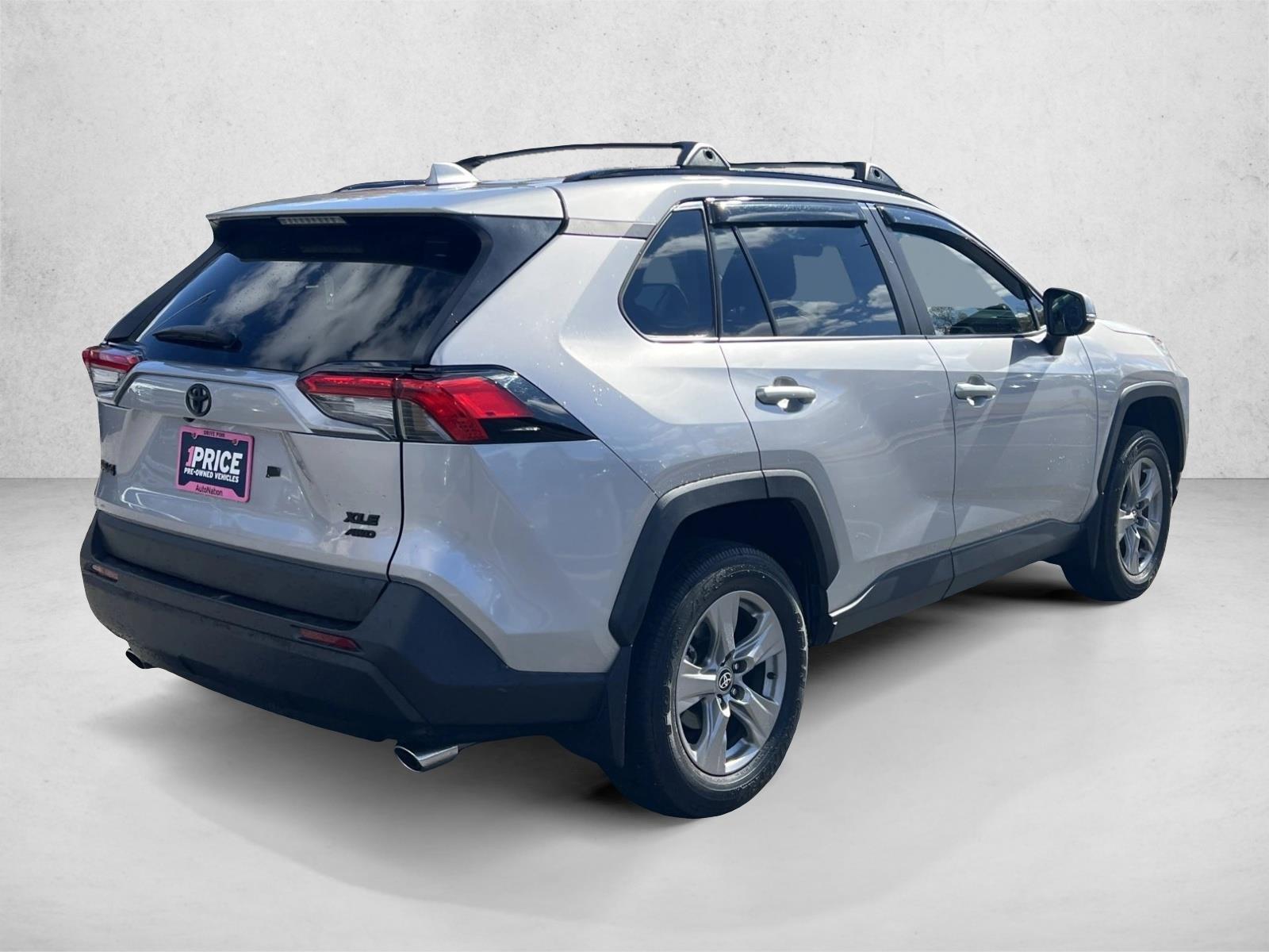 2024 Toyota RAV4 XLE photo 2