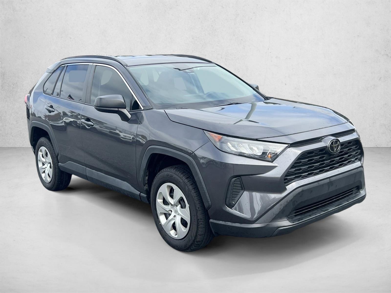 2019 Toyota RAV4 LE photo 3
