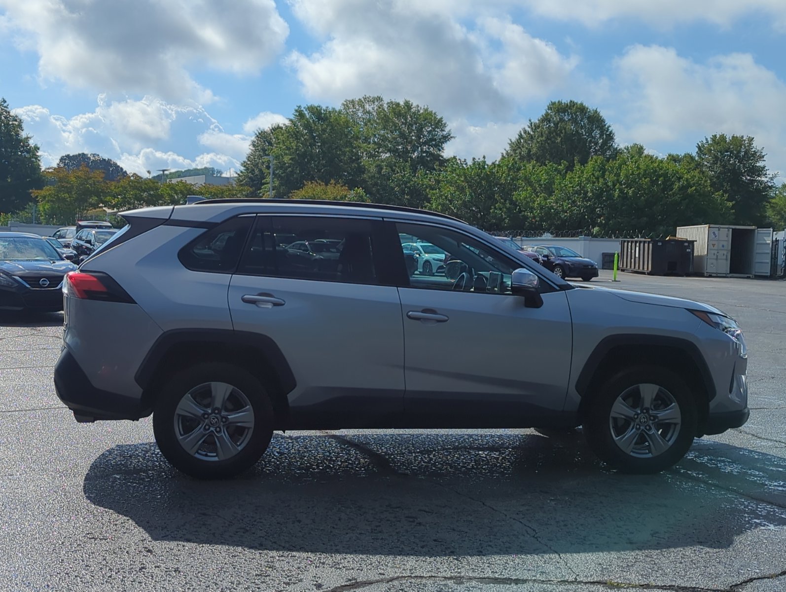 2024 Toyota RAV4 XLE photo 3