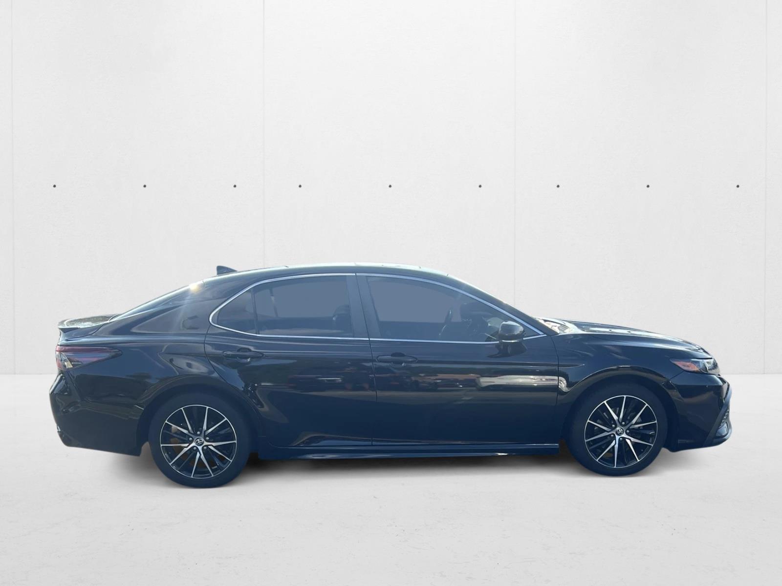 2021 Toyota Camry SE photo 2