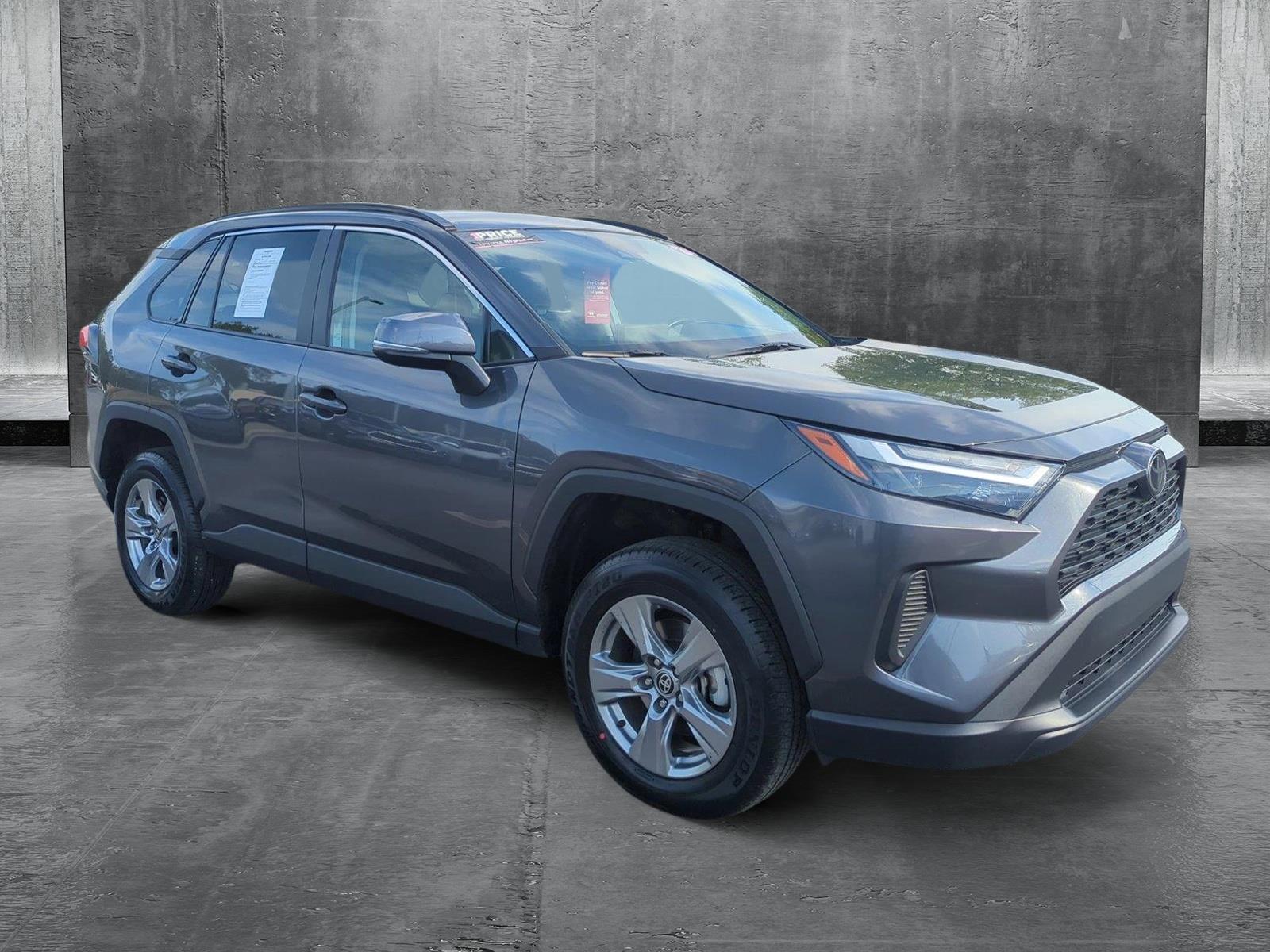 2024 Toyota RAV4 XLE photo 3