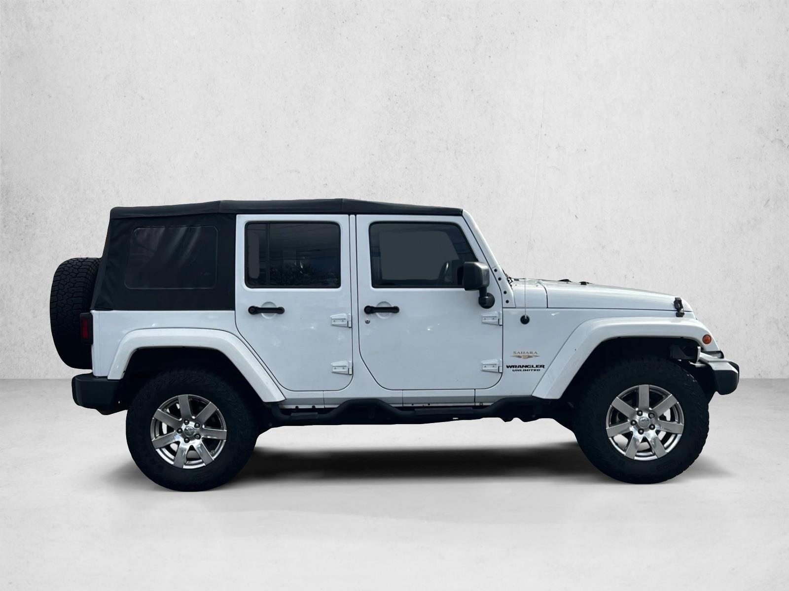 2015 Jeep Wrangler Unlimited Sahara photo 4
