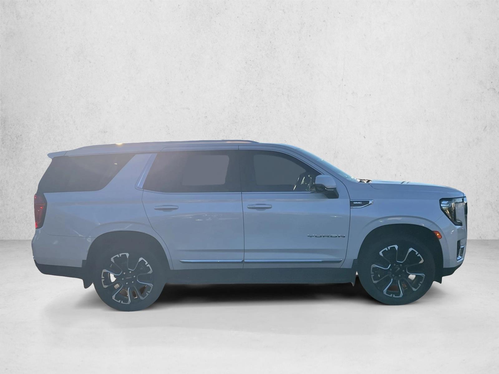 2021 Gmc Yukon SLT photo 3