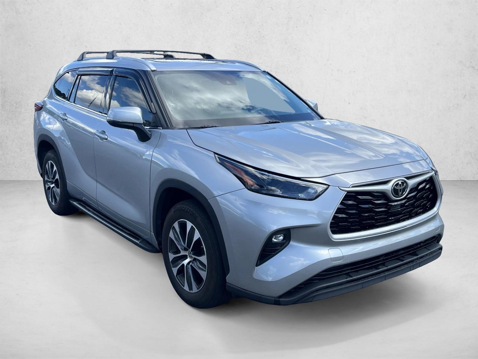 2022 Toyota Highlander XLE photo 3