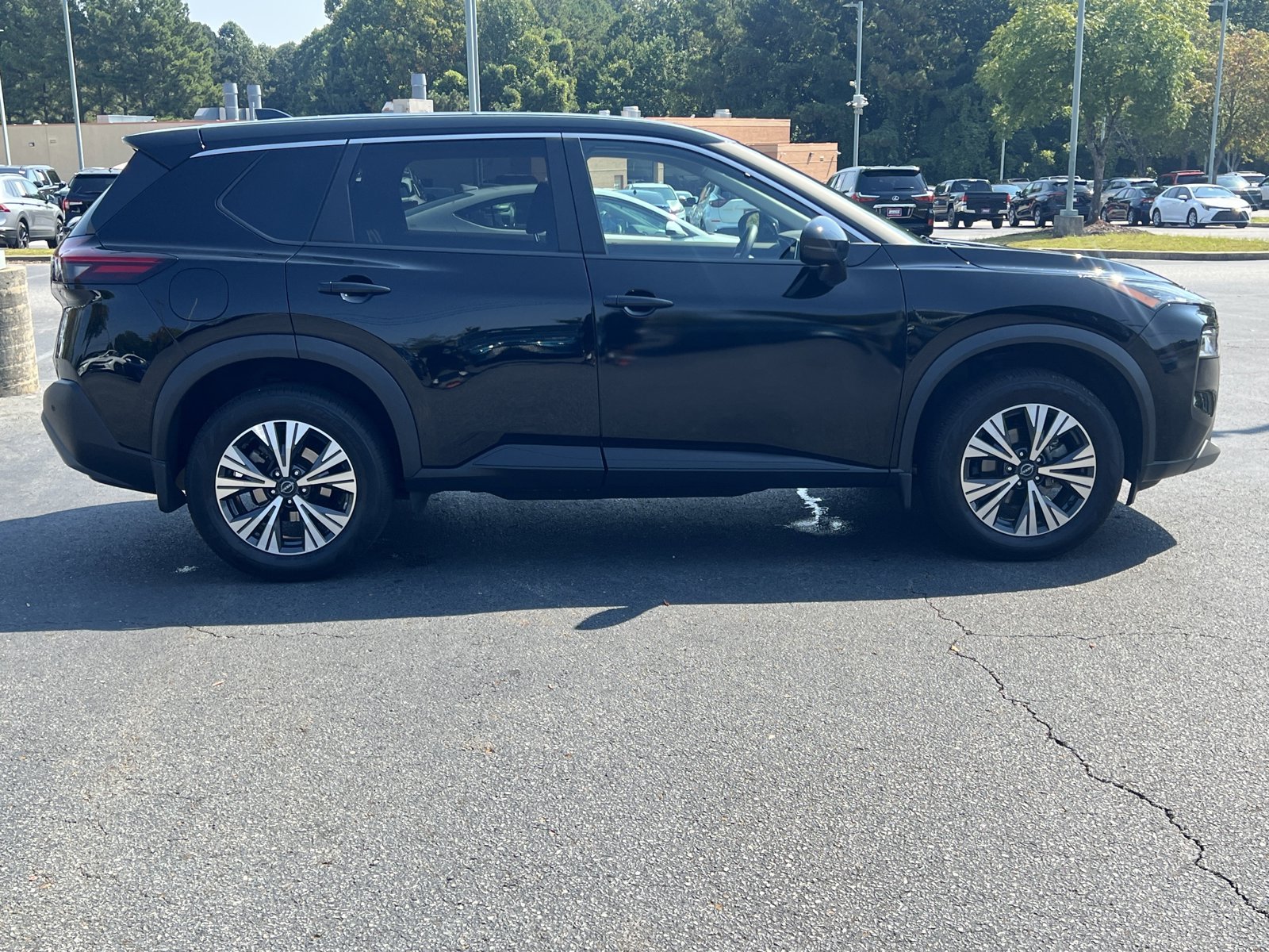 2023 Nissan Rogue SV photo 2