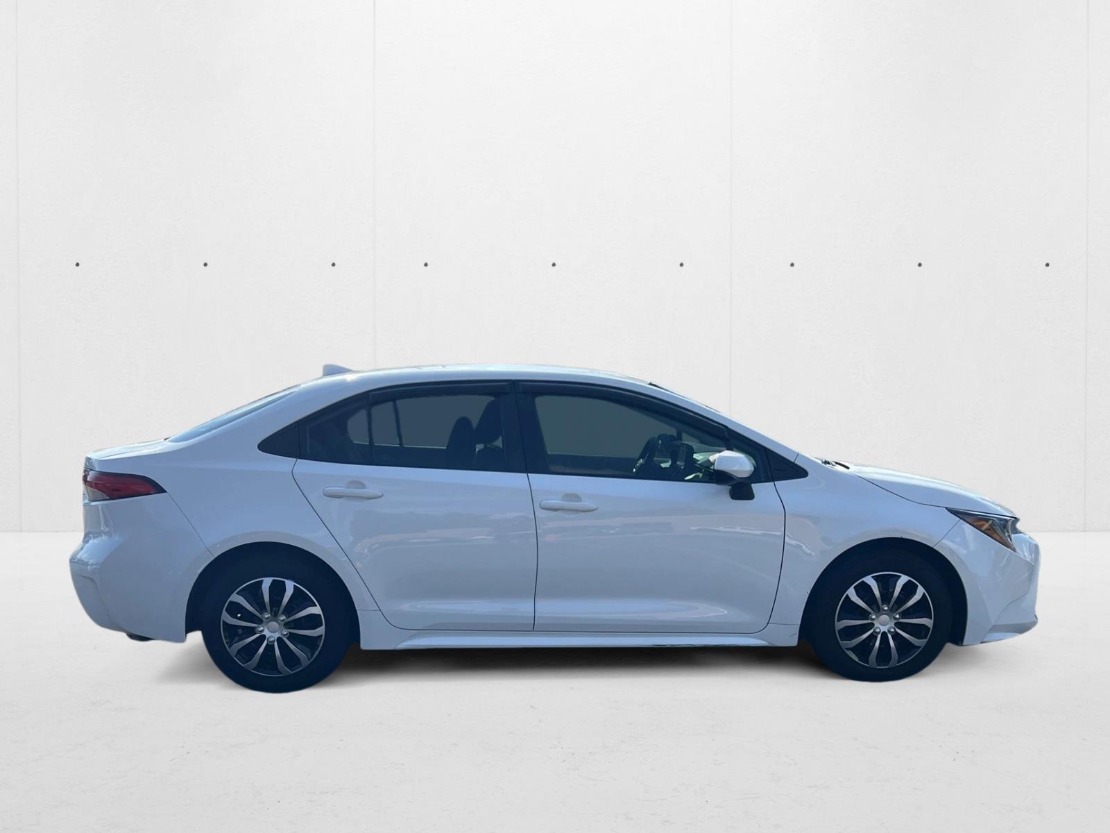 2022 Toyota Corolla LE photo 3