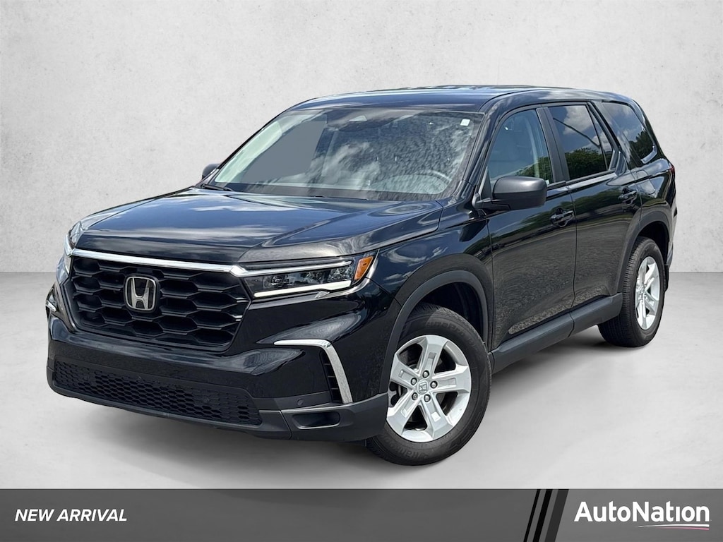 Used 2023 Honda Pilot LX SUV