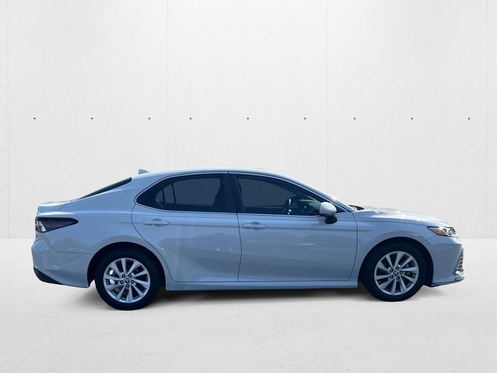 2022 Toyota Camry LE photo 4