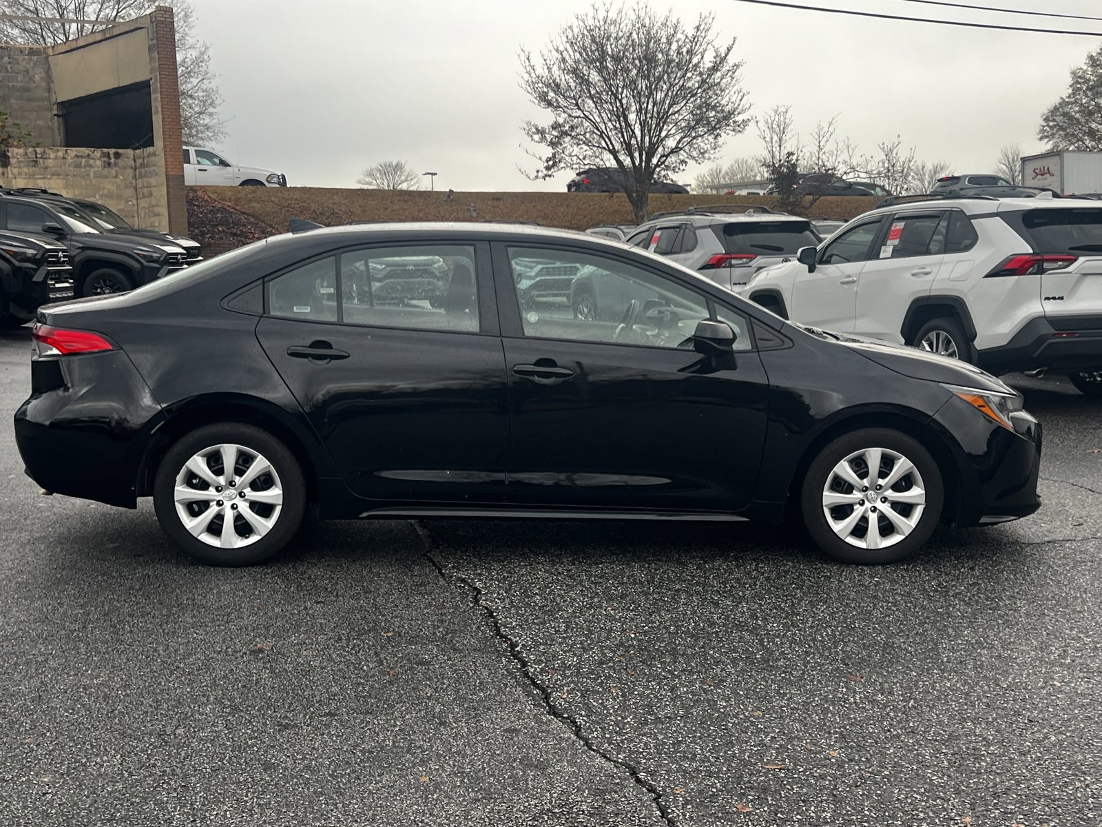 2025 Toyota Corolla LE photo 4