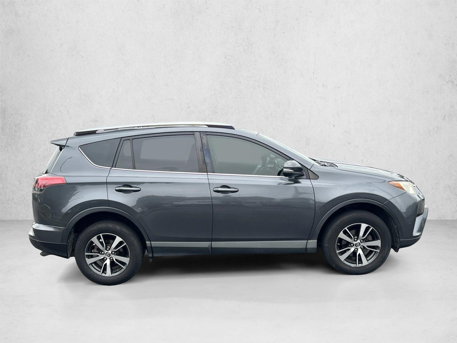 2018 Toyota RAV4 XLE photo 4
