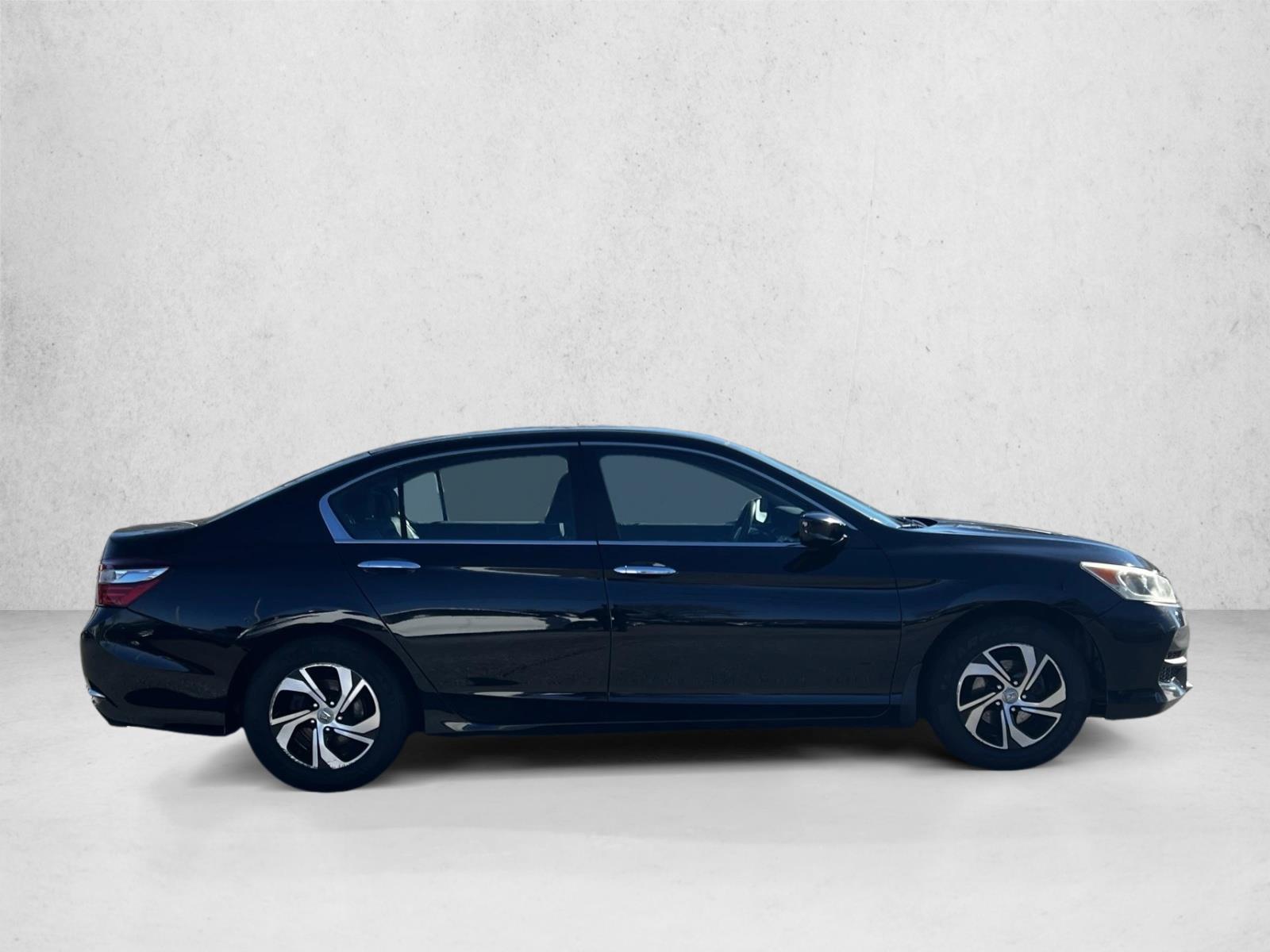 2017 Honda Accord LX photo 4