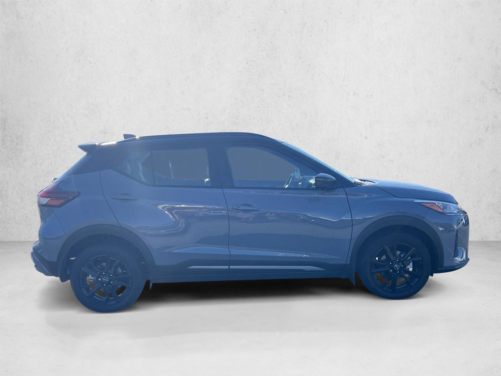 2024 Nissan Kicks SR photo 3