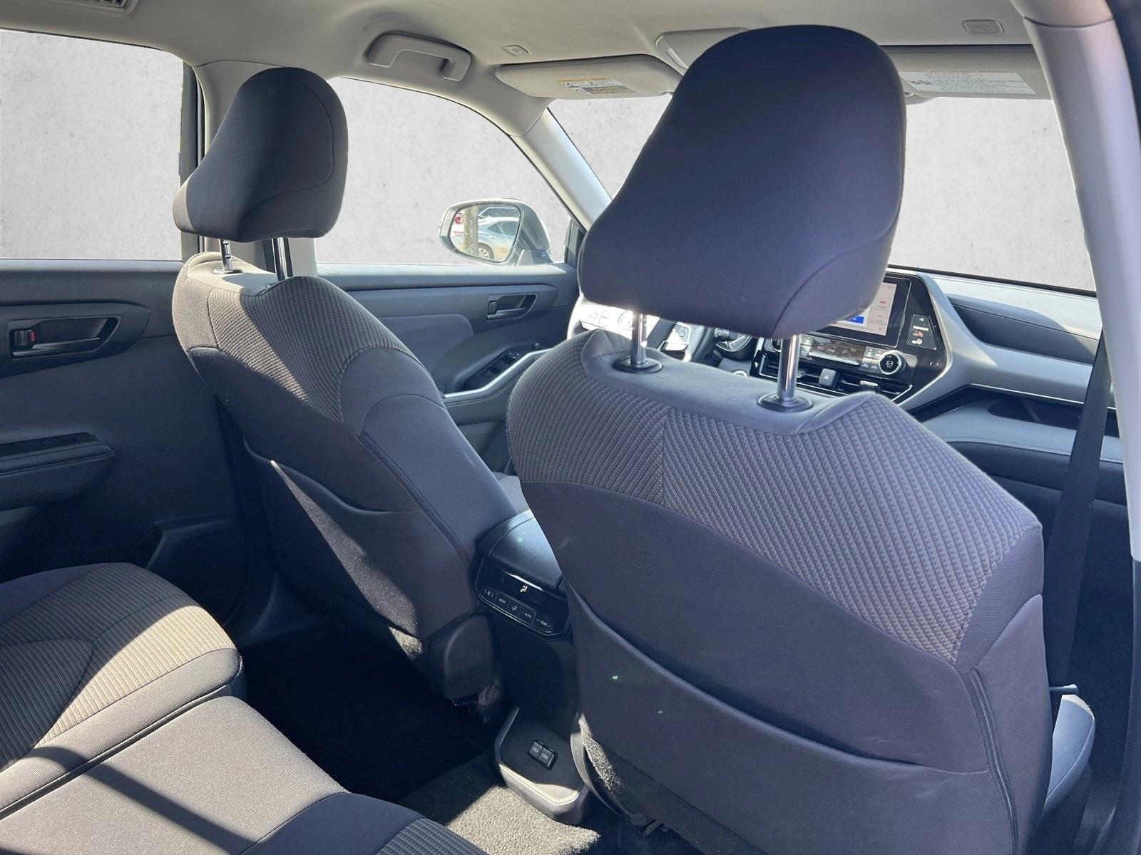 2025 Toyota Highlander LE - Photo 22
