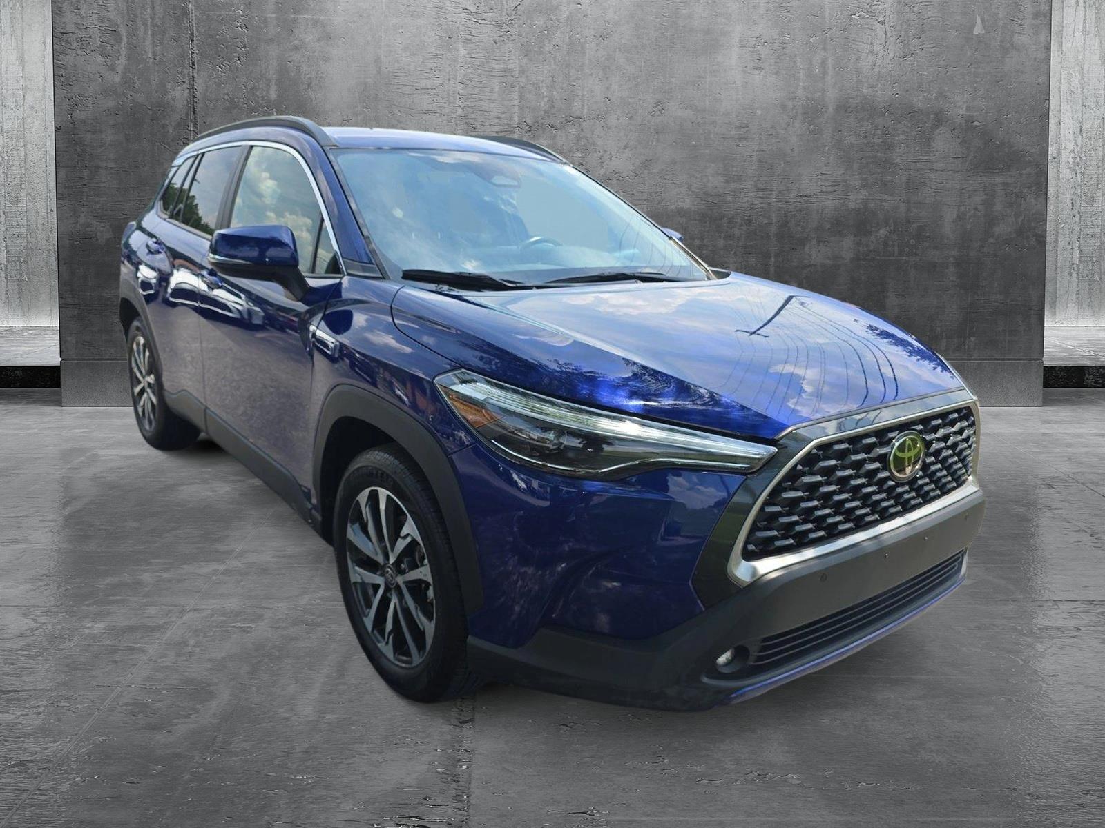 2024 Toyota Corolla Cross XLE photo 3