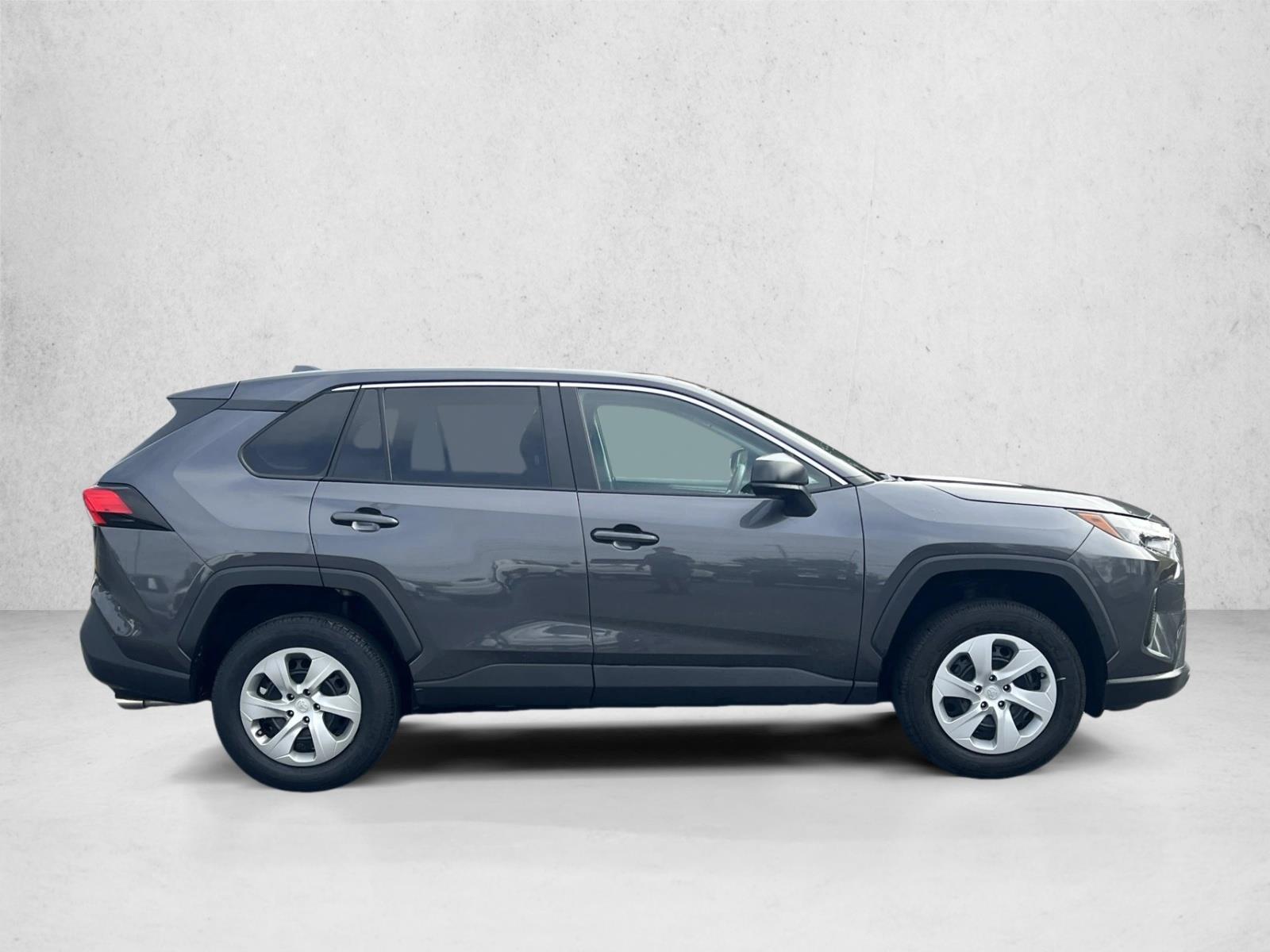 2023 Toyota RAV4 LE photo 4