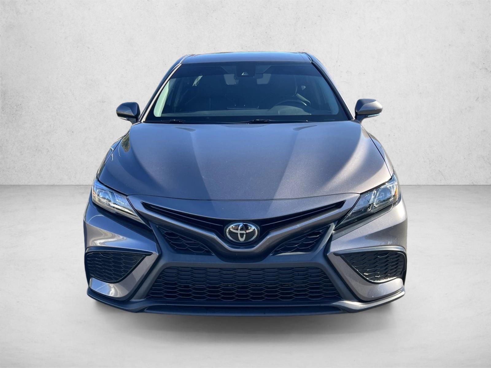 2022 Toyota Camry SE photo 2