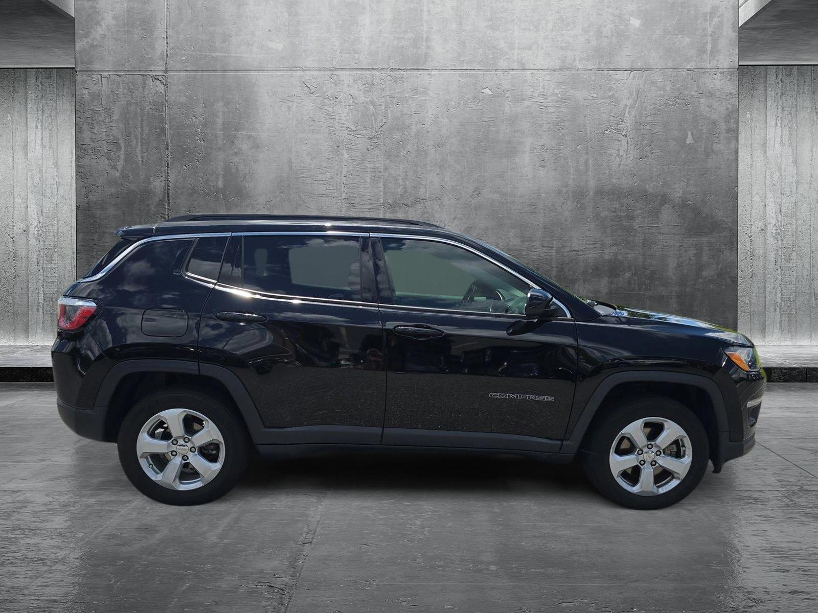 2020 Jeep Compass Latitude photo 4
