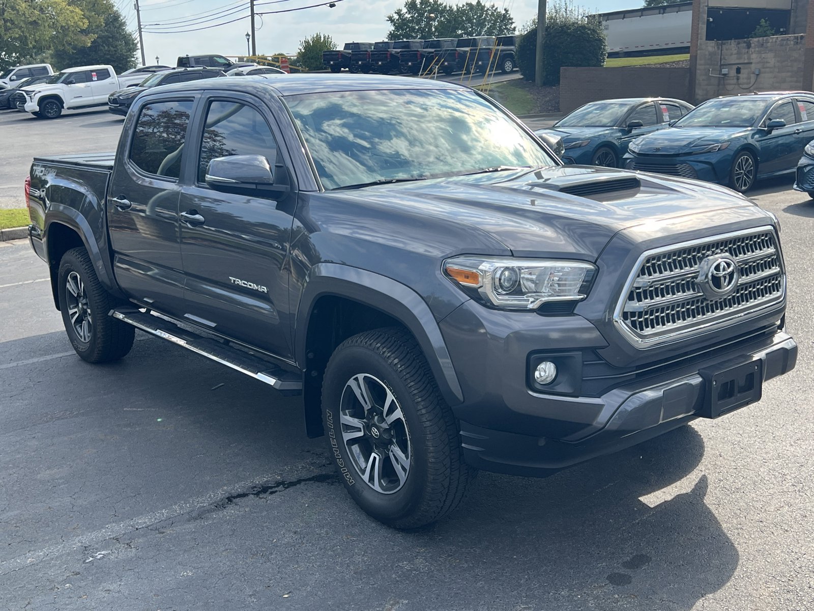 2017 Toyota Tacoma TRD Sport V6 photo 3