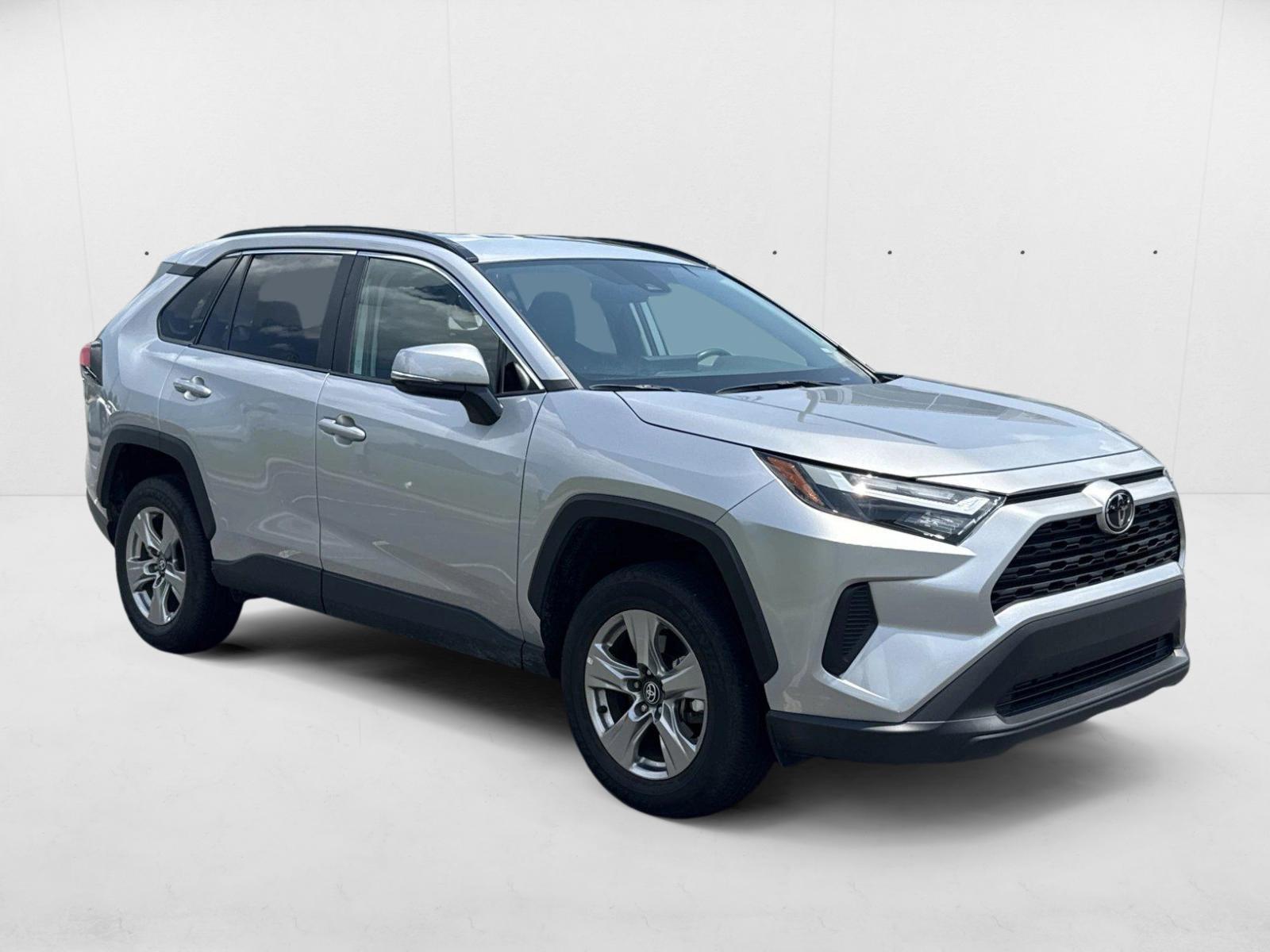 2024 Toyota RAV4 XLE photo 3