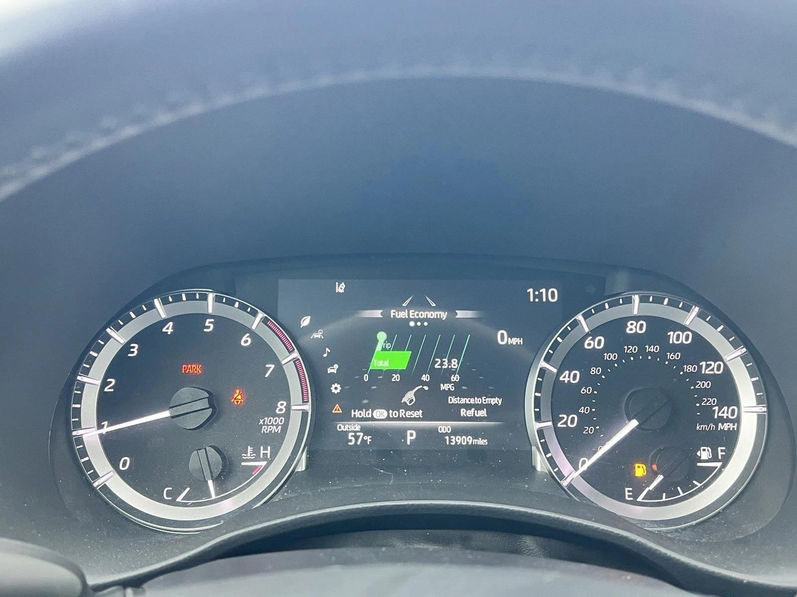 2024 Toyota Highlander LE - Photo 12