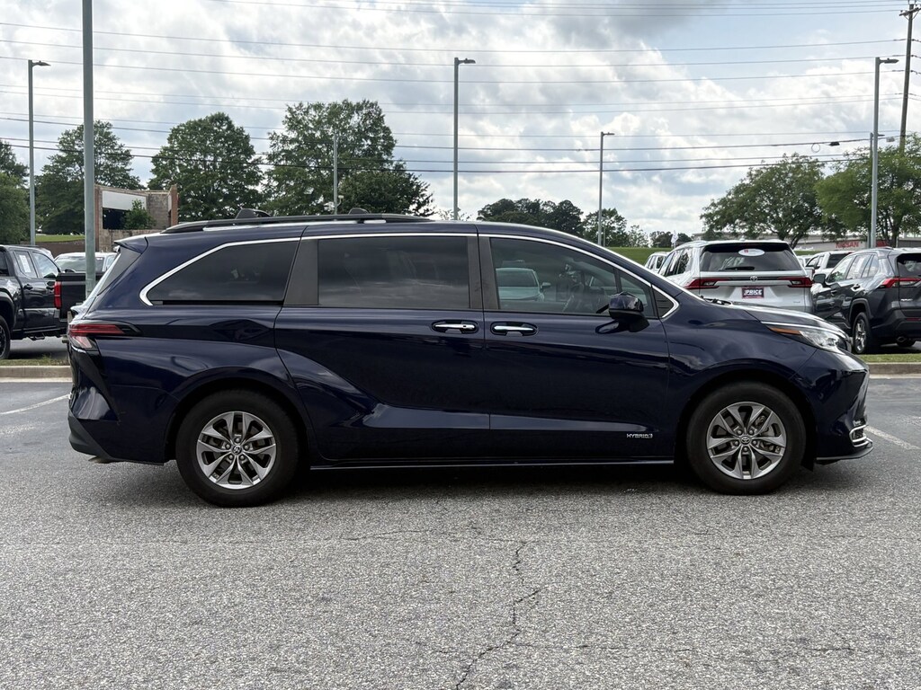 Used 2021 Toyota Sienna XLE 8 Passenger Van