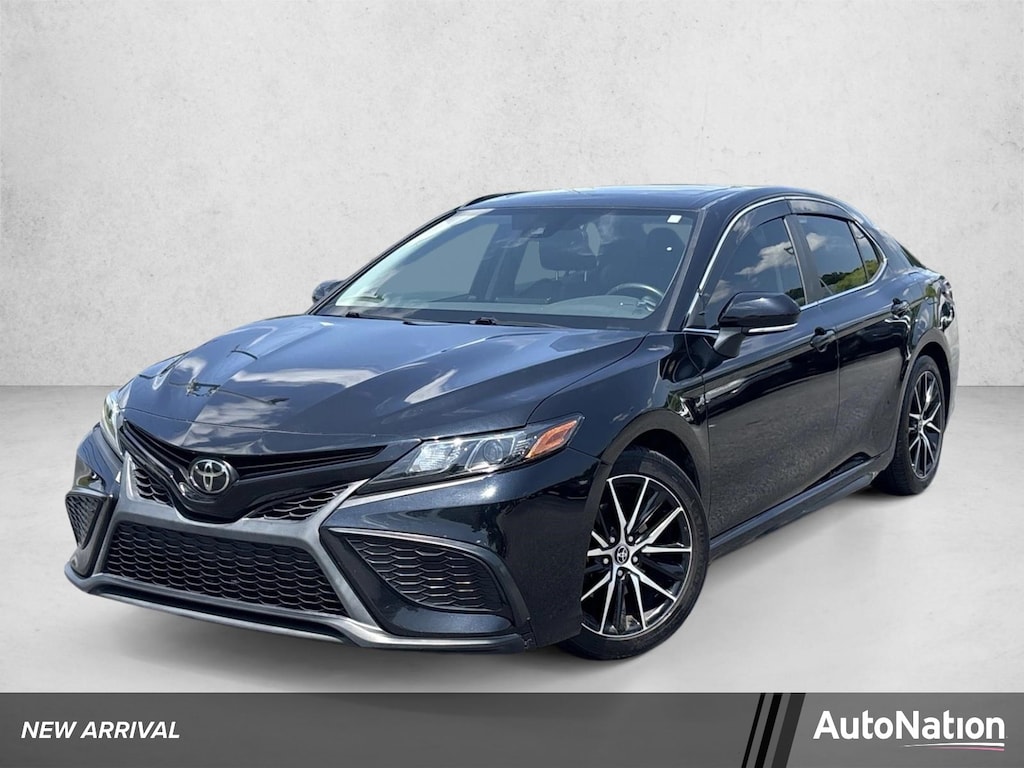 Used 2022 Toyota Camry SE Sedan