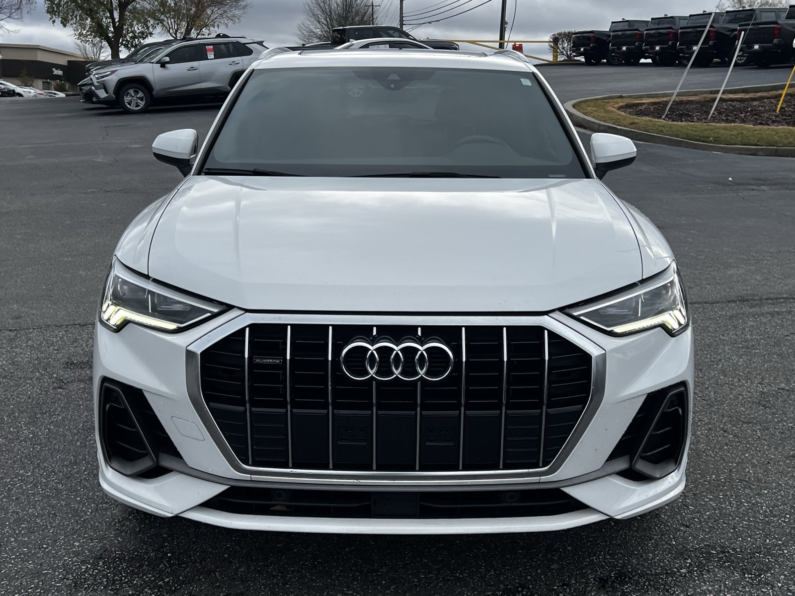 2020 Audi Q3 45 TFSI S line Premium photo 2