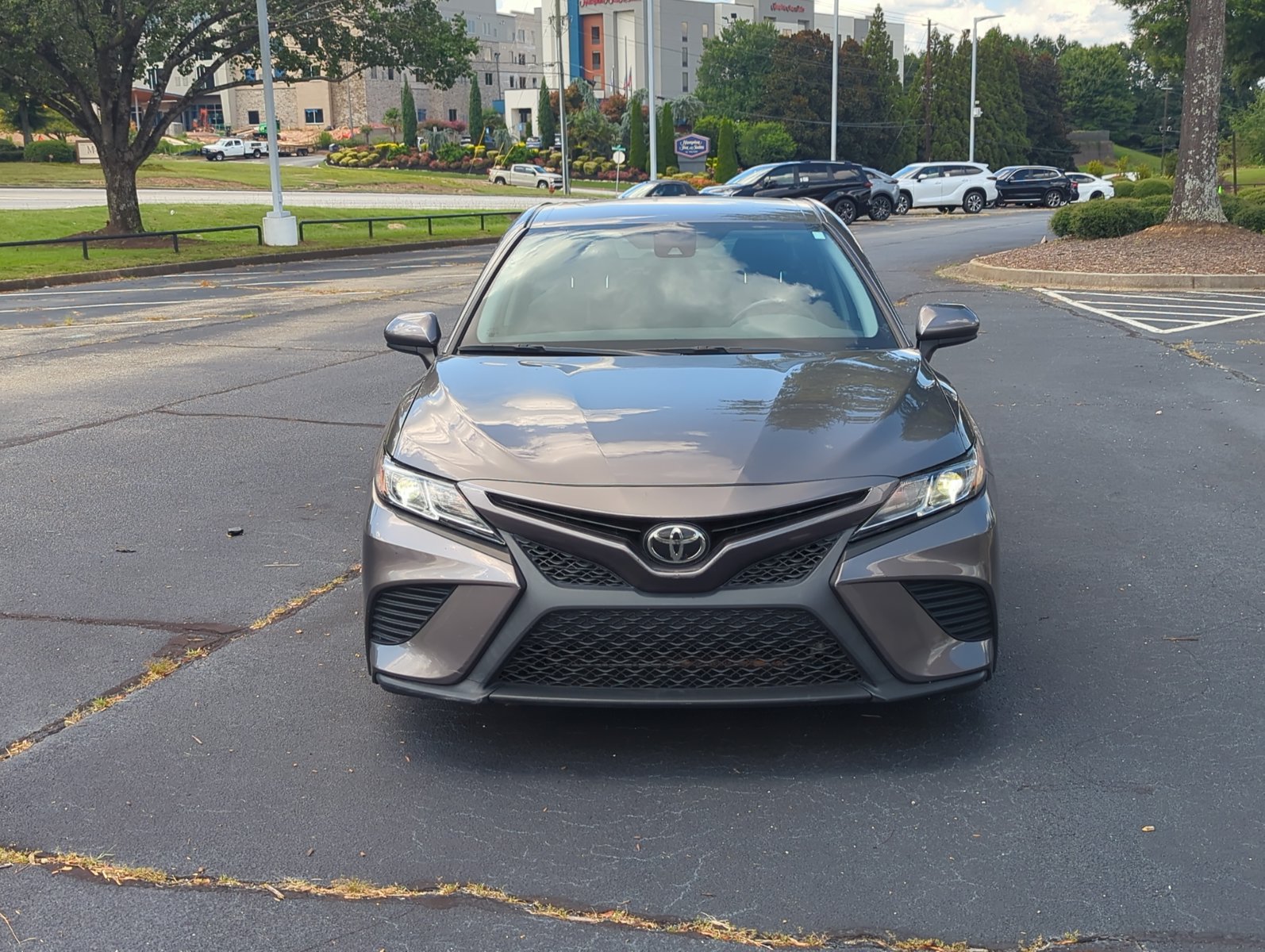 Used 2020 Toyota Camry SE Sedan