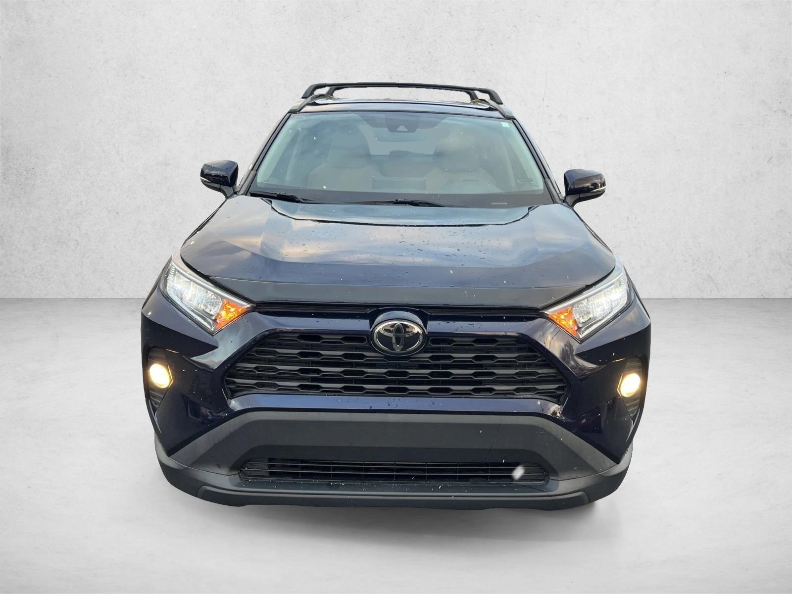 2021 Toyota RAV4 XLE photo 2
