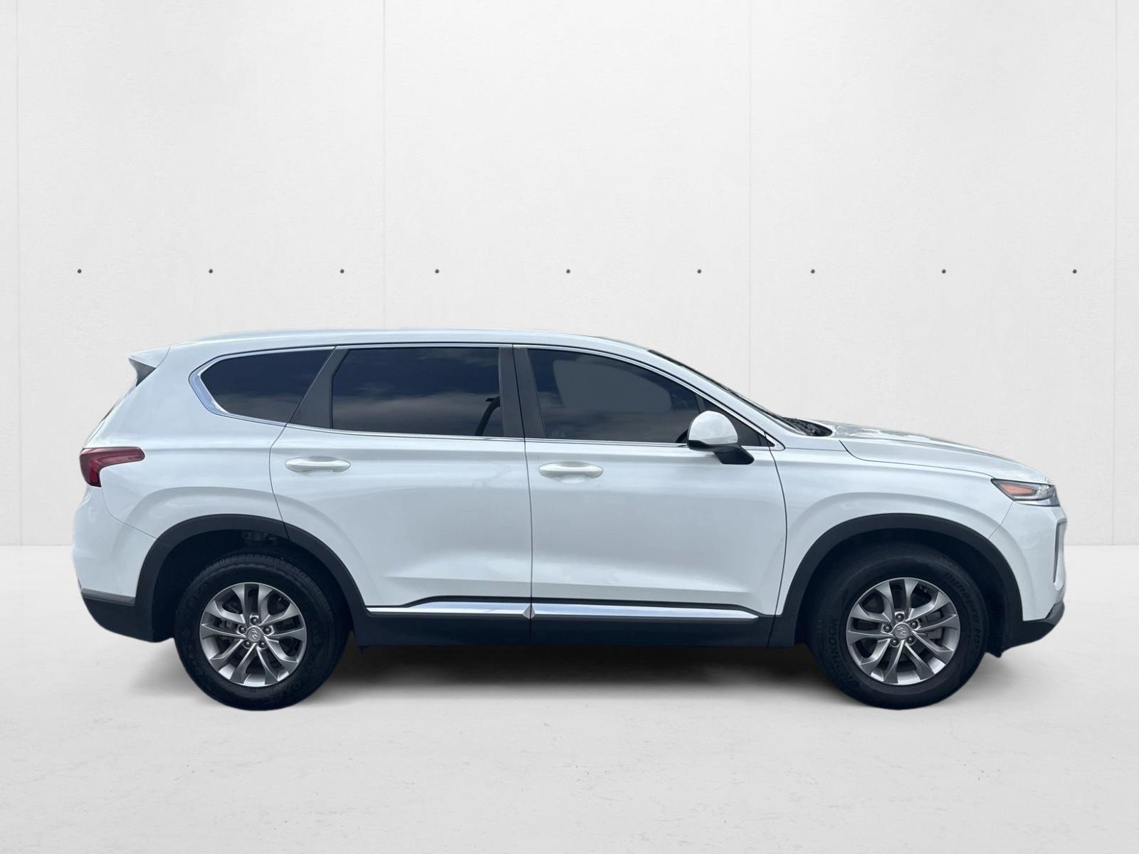 2019 Hyundai Santa Fe SE photo 2