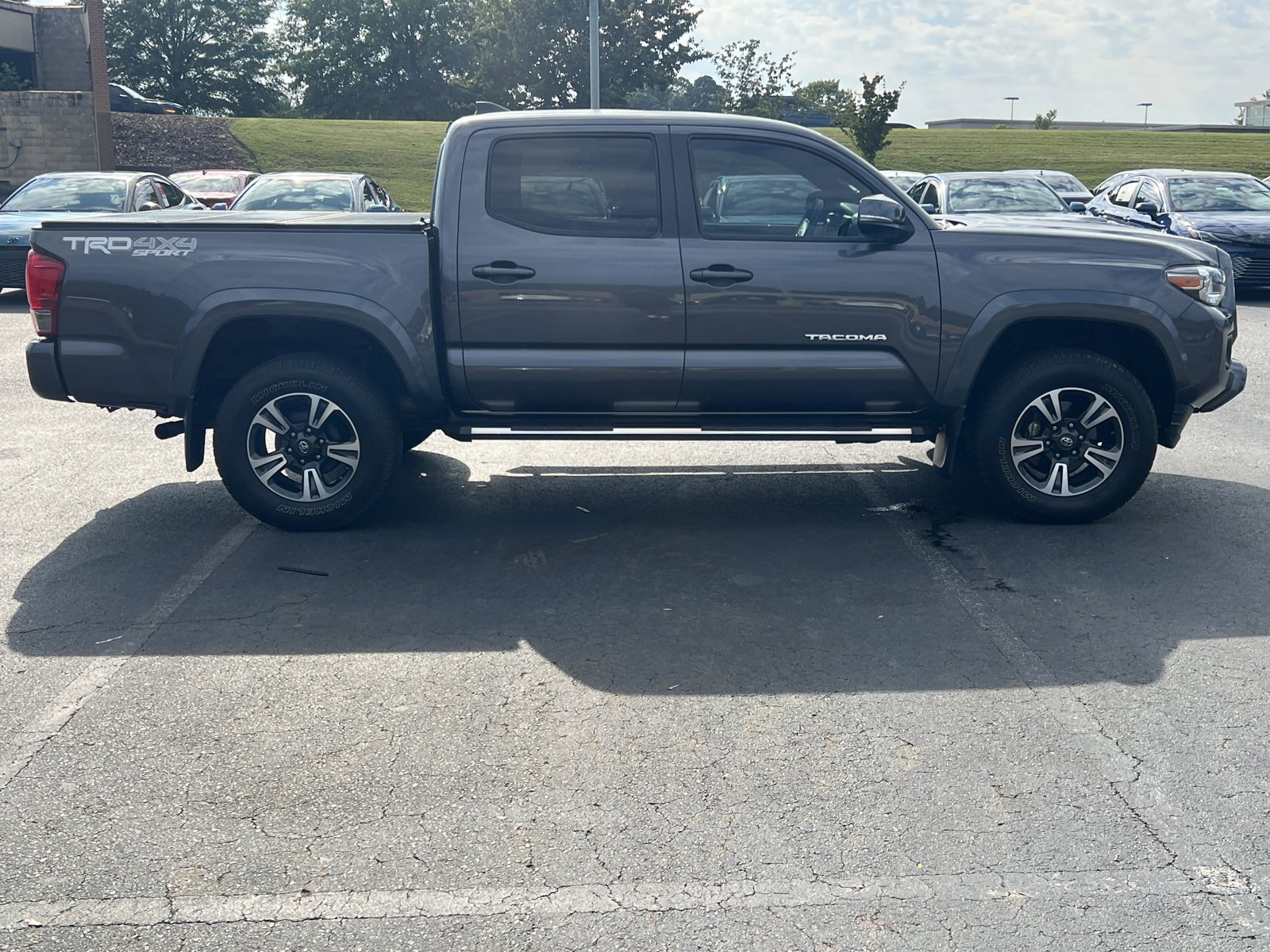 2017 Toyota Tacoma TRD Sport V6 photo 4