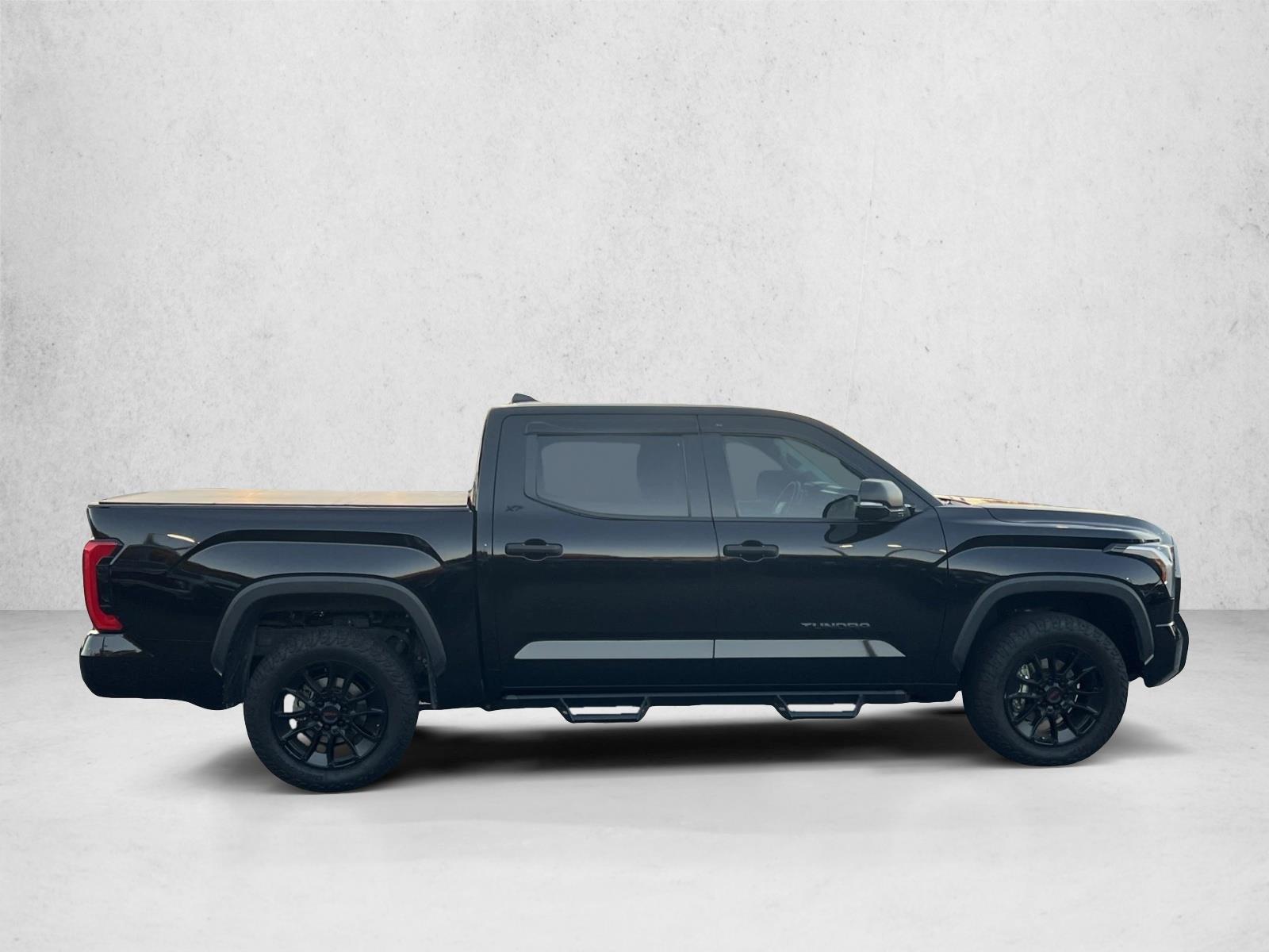 2023 Toyota Tundra SR5 CrewMax photo 4