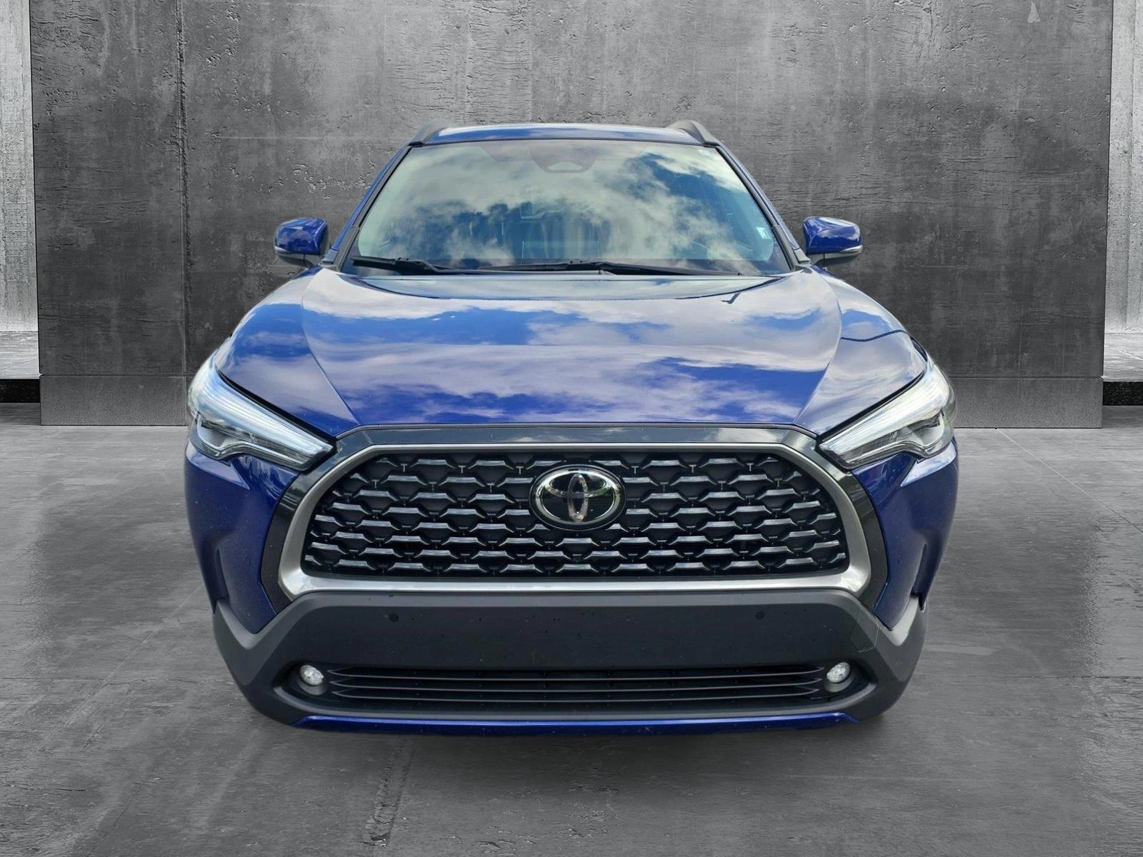 2024 Toyota Corolla Cross XLE photo 2