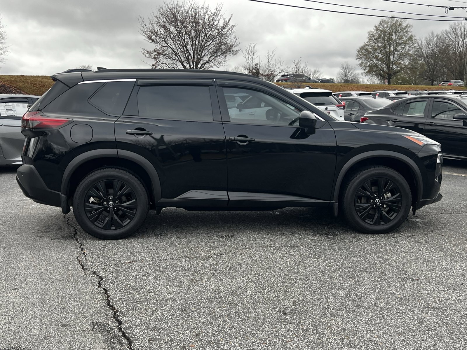 2023 Nissan Rogue SV photo 2