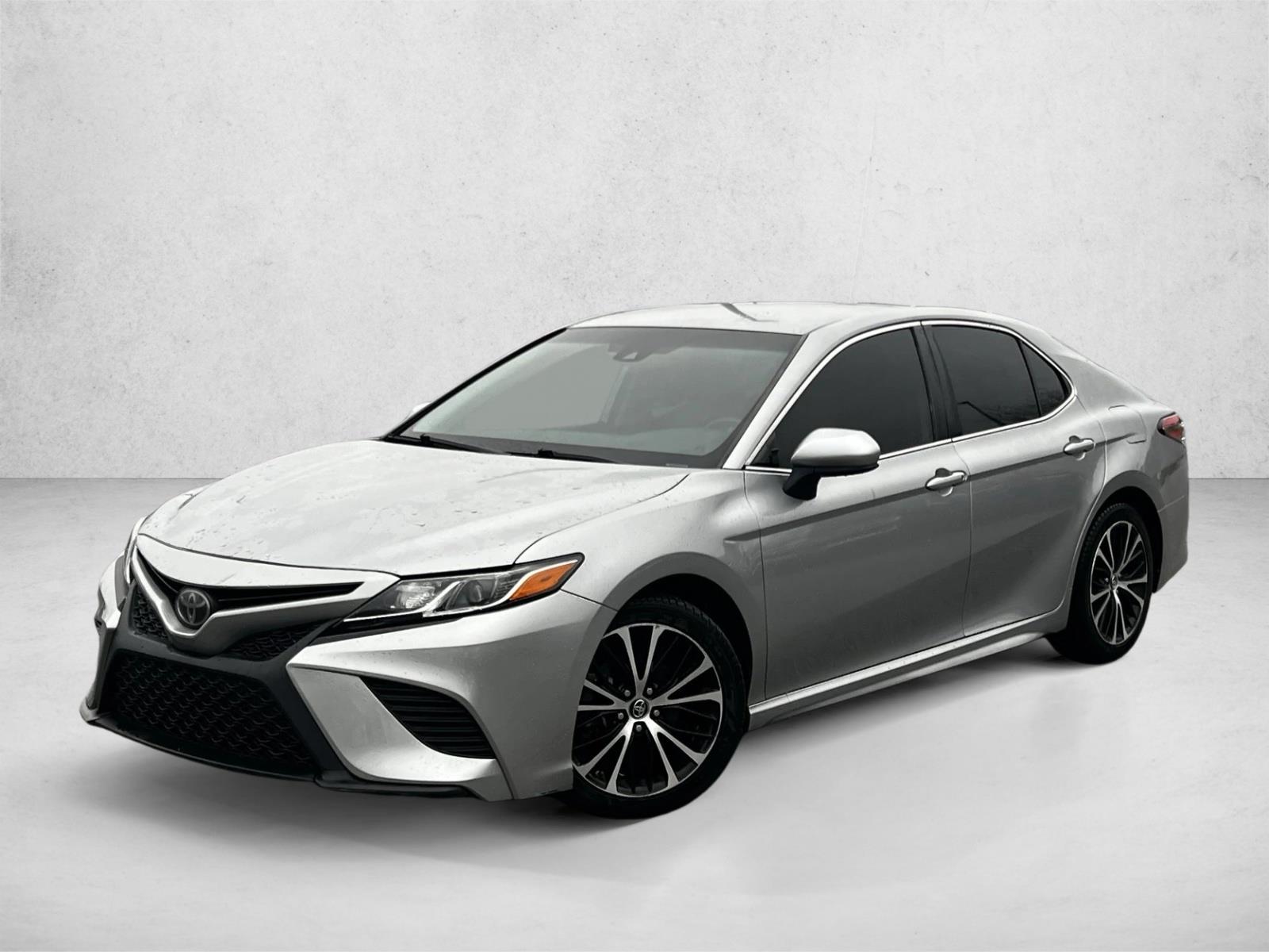 2019 Toyota Camry LE photo 2