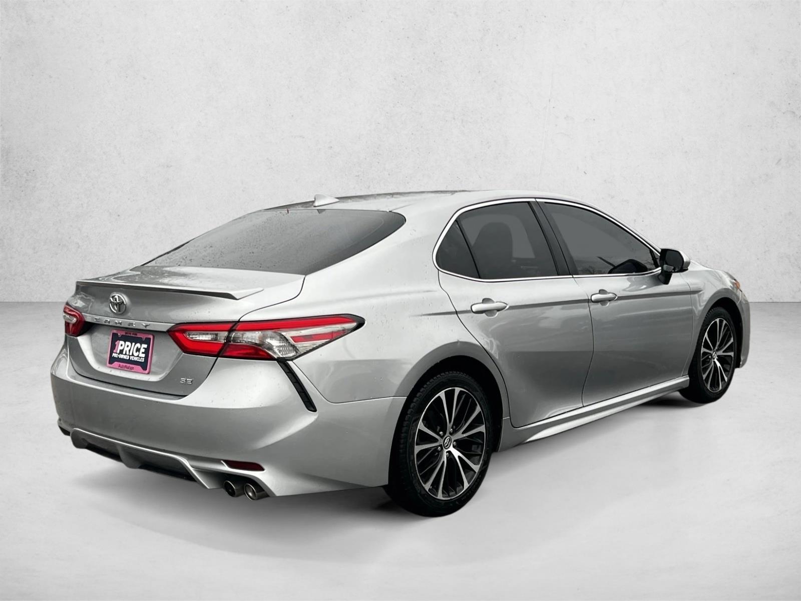 2019 Toyota Camry LE photo 4