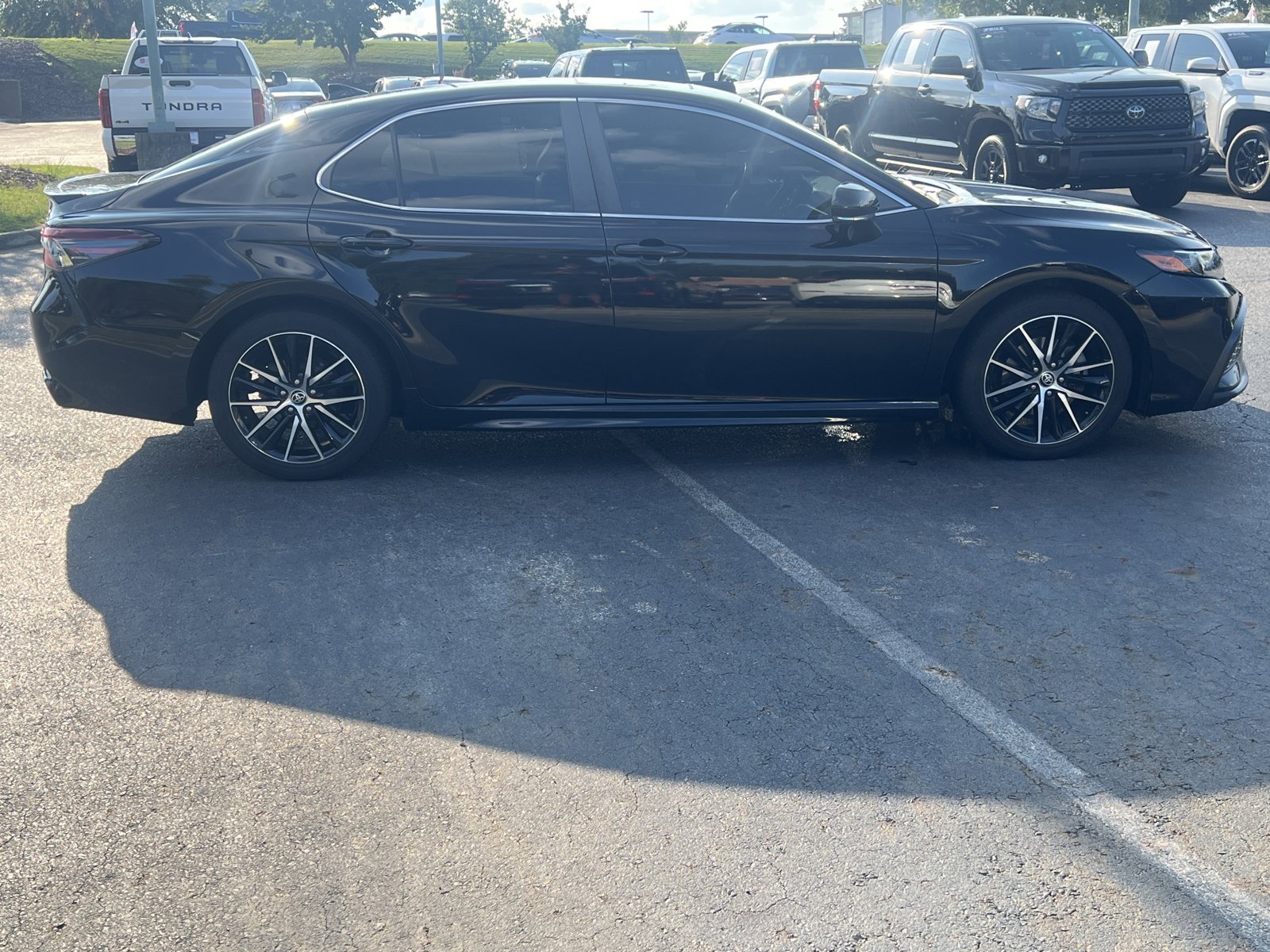 2021 Toyota Camry SE photo 2