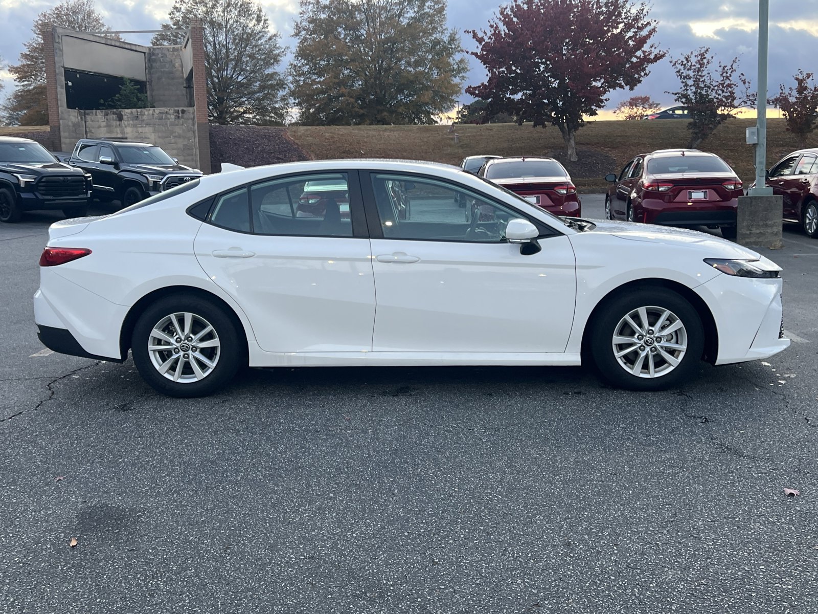 2025 Toyota Camry LE photo 4