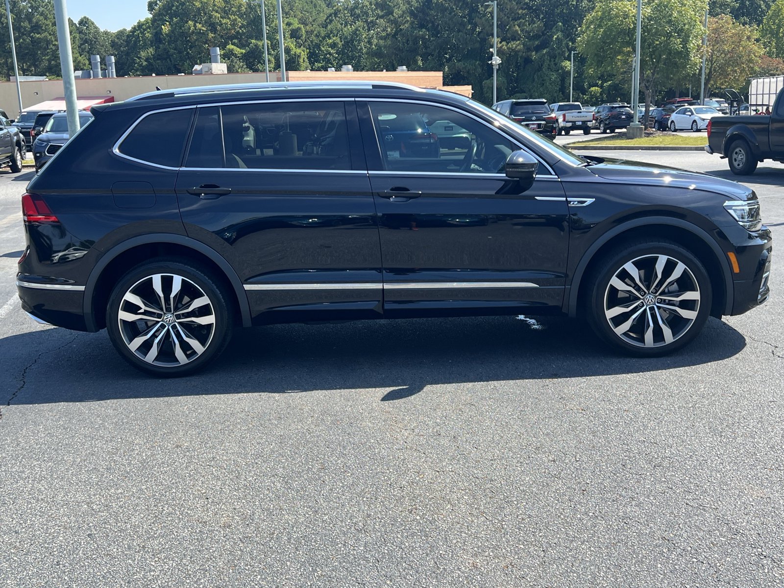 2020 Volkswagen Tiguan SEL Premium R-Line photo 4