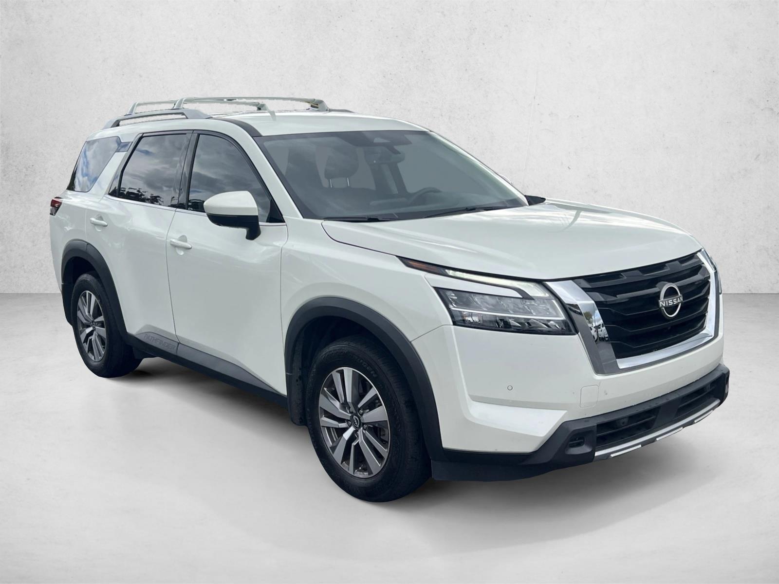 2023 Nissan Pathfinder SL photo 3