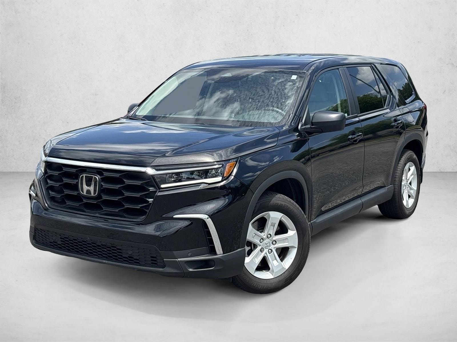 2023 Honda Pilot LX 2WD's photo