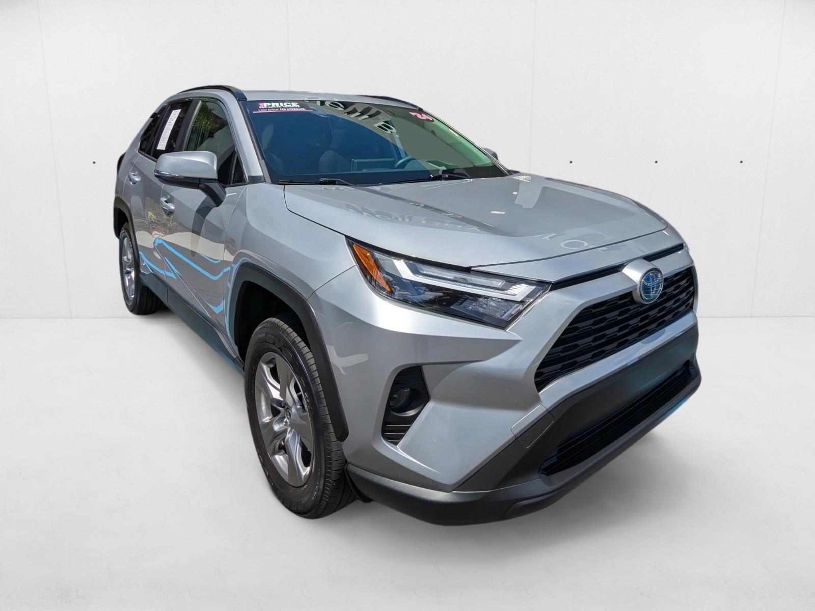 2024 Toyota RAV4 Hybrid XLE photo 3