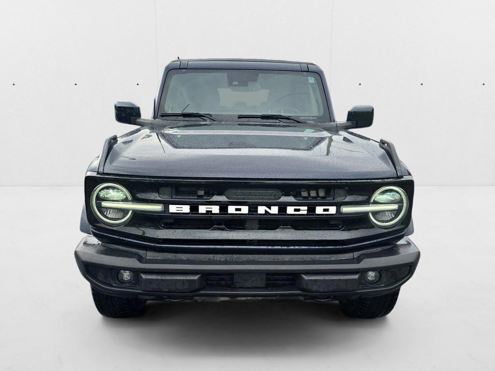 2021 Ford Bronco Outer Banks photo 2