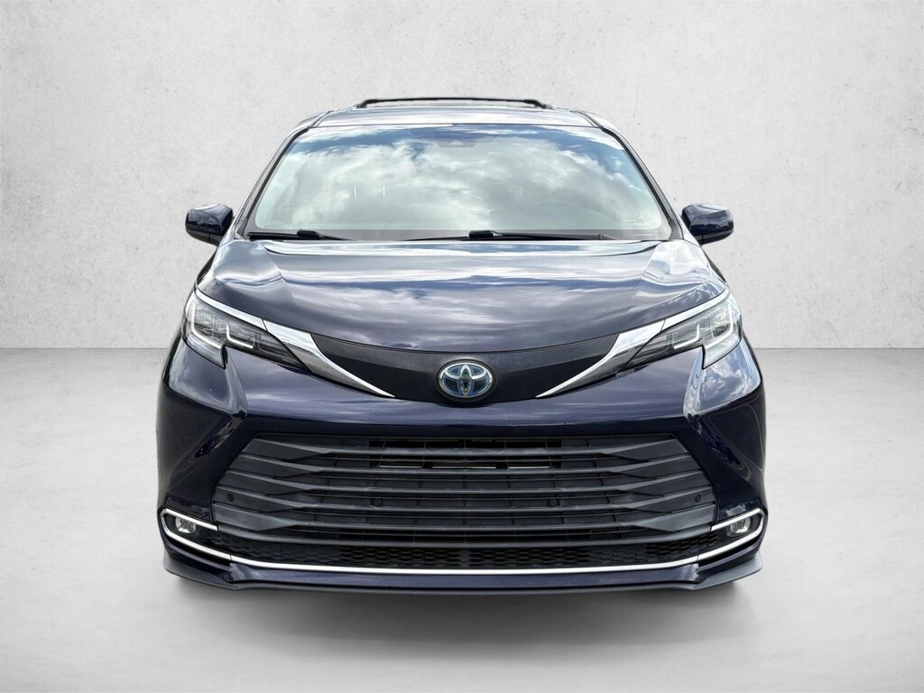 Used 2021 Toyota Sienna XLE 8 Passenger Van