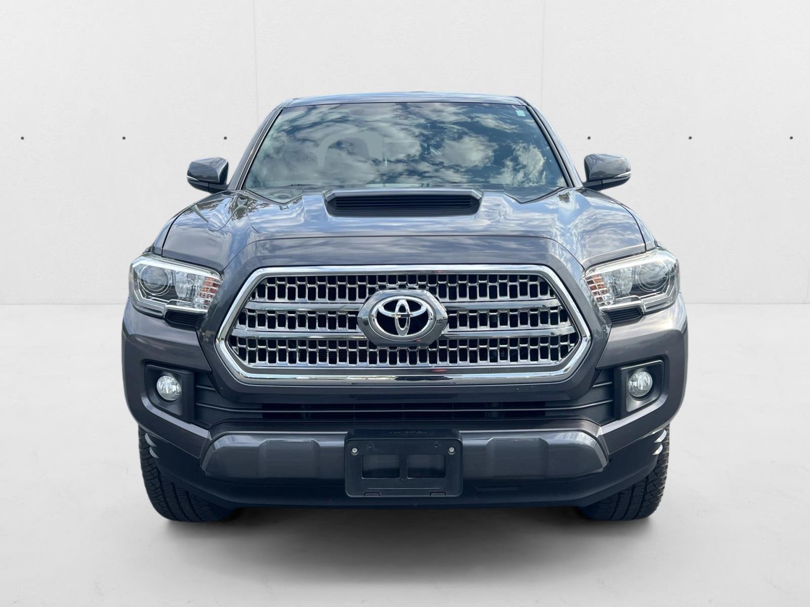 2017 Toyota Tacoma TRD Sport V6 photo 2