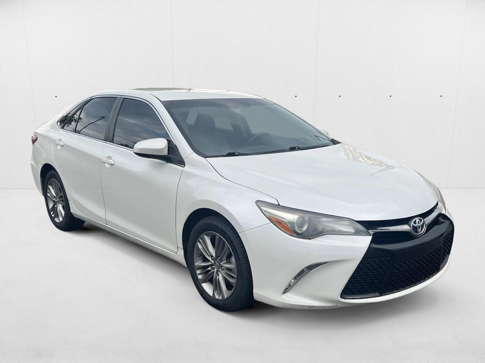 2016 Toyota Camry SE photo 3
