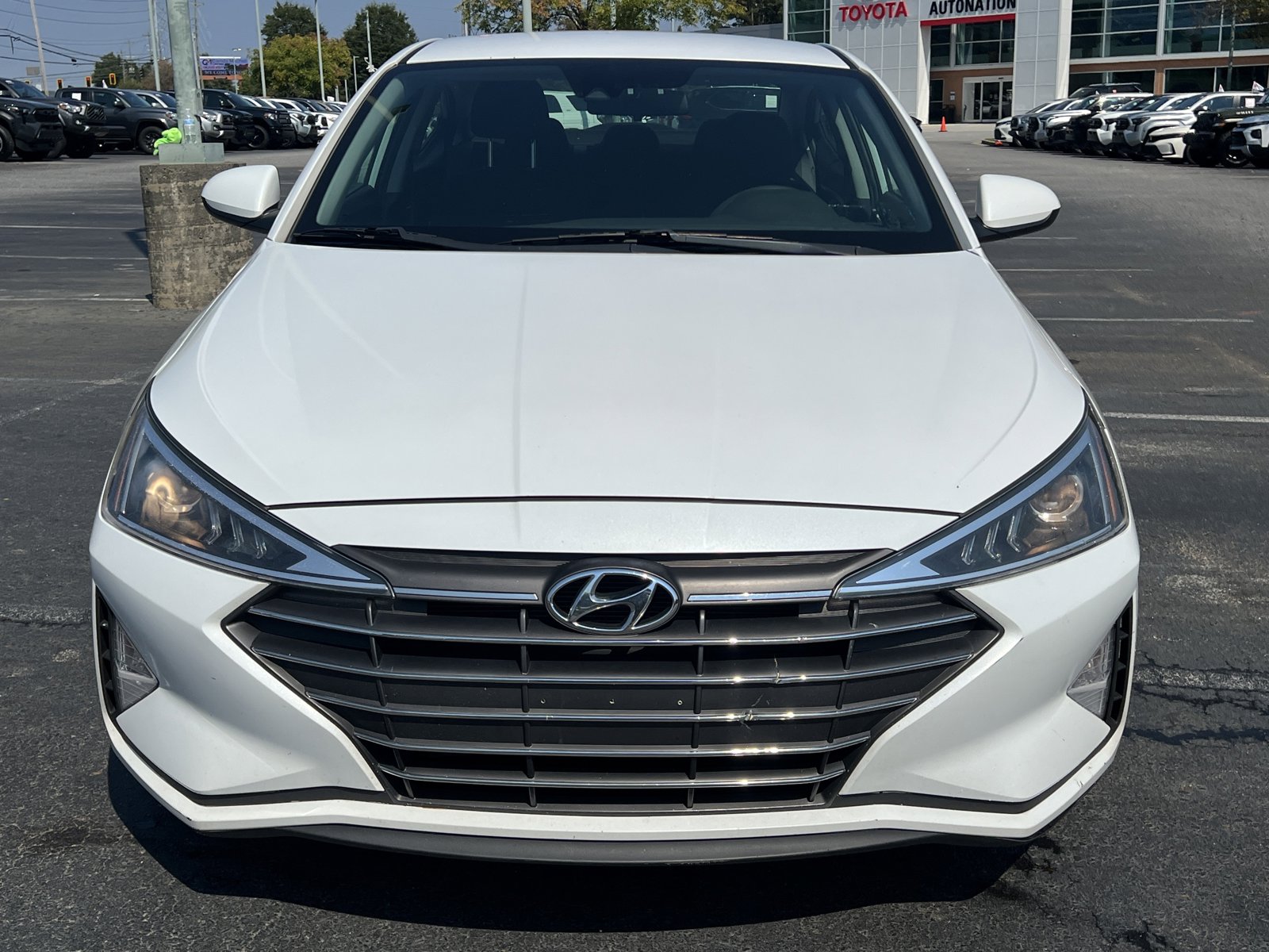 2019 Hyundai Elantra SEL photo 2