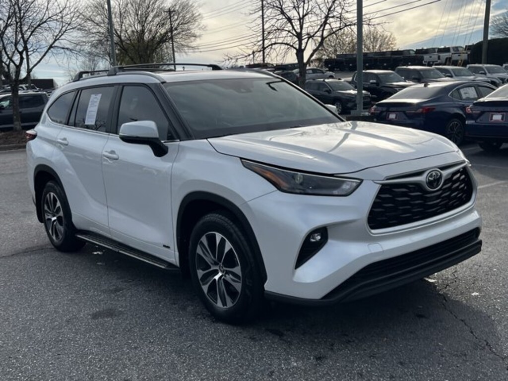 Certified 2025 Toyota Highlander Hybrid XLE SUV