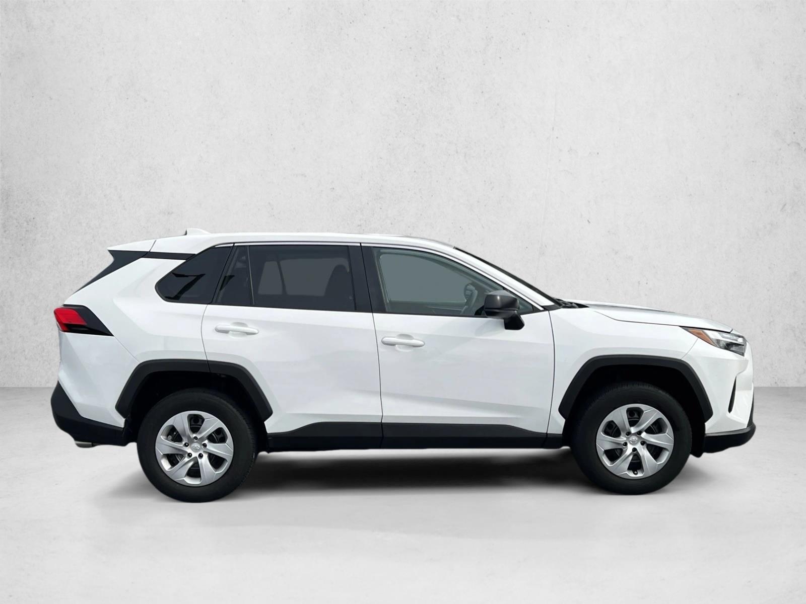 2023 Toyota RAV4 LE photo 3