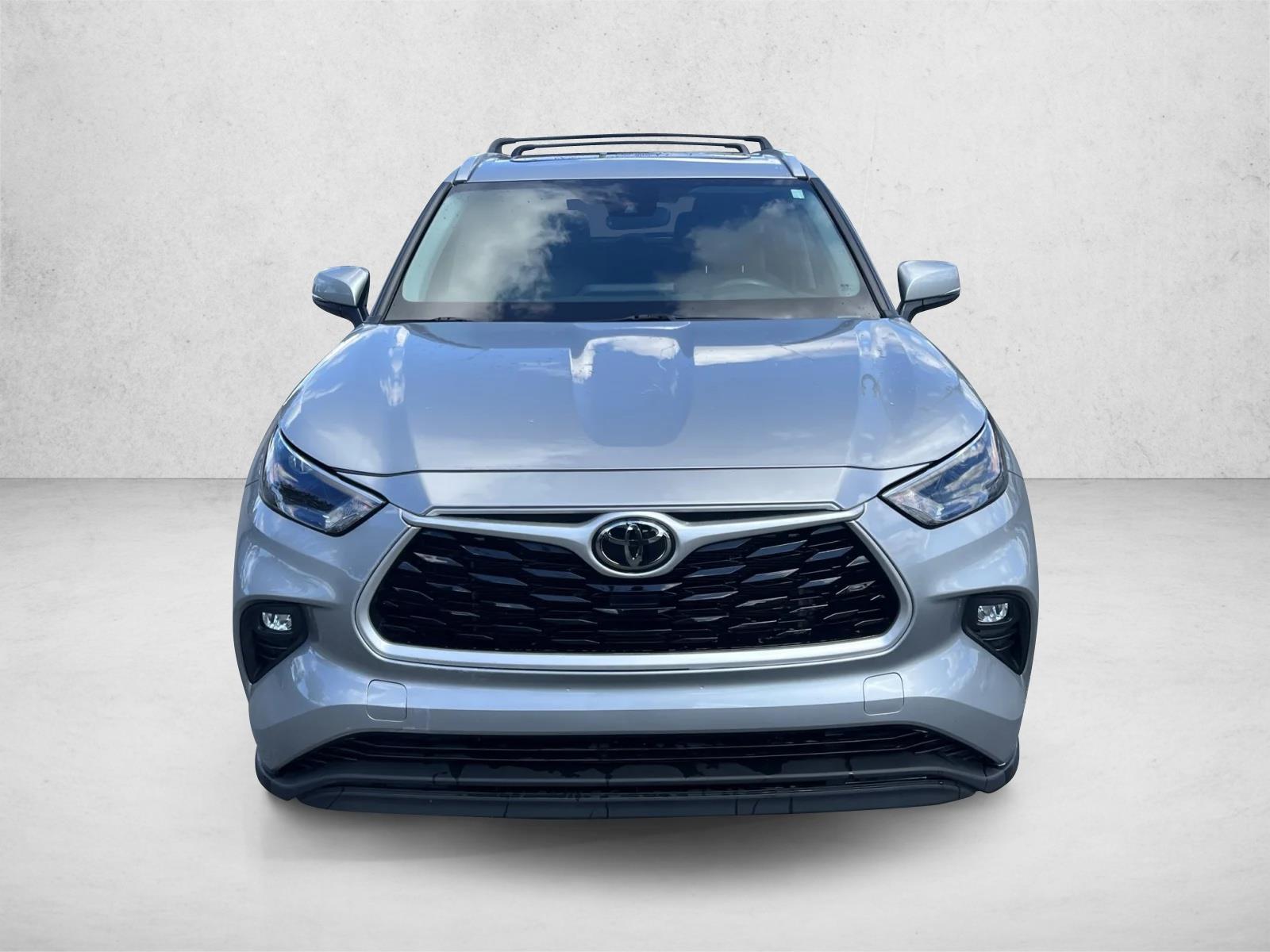 2022 Toyota Highlander XLE photo 2